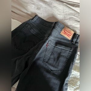 Levi’s ankle jeans